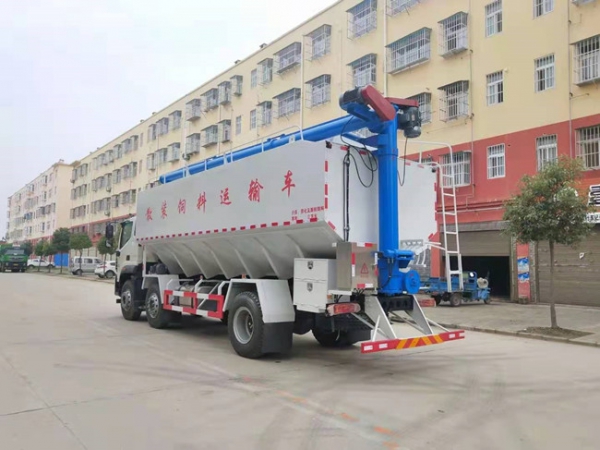 福田時代小三軸液壓34方國六散裝飼料運(yùn)輸車湖北廠家直銷