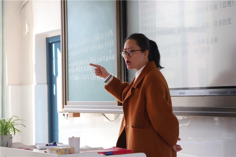 堅(jiān)定信仰，立德樹(shù)人